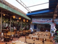 Kinh nghiệm chọn đơn vị lắp đặt mái xếp cho nhà hàng